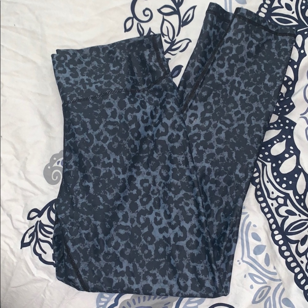 zyia black leopard scrunchy butt leggings